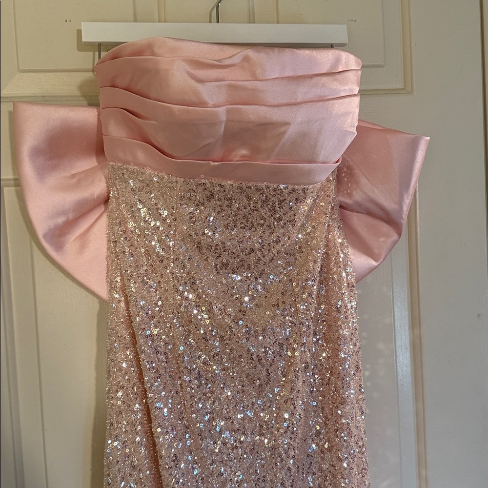 MAC DUGGAL
Pink Strapless Embellished Gown With Back Bow Detail - Picture 6 of 17